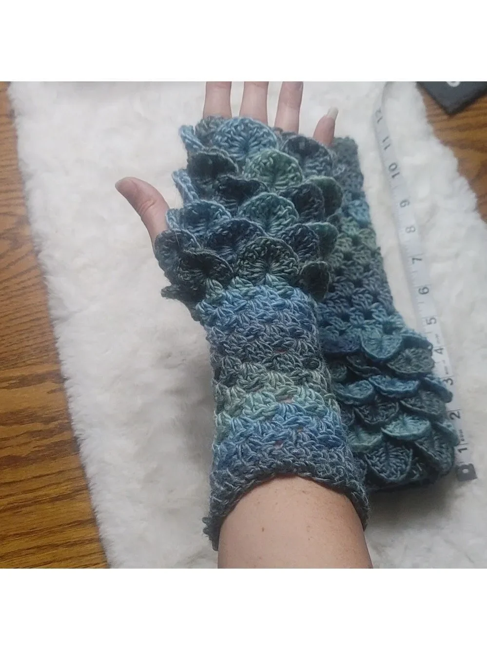 Just In! Handmade Dragonscale Fingerless Texting Gloves Wool Blue/Green